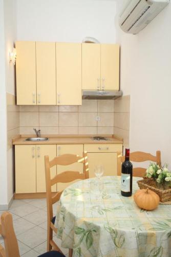 Apartments By The Sea Ubli (Lastovo) - 8355