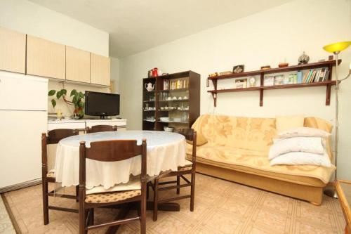 Apartment Ugljan 8304b