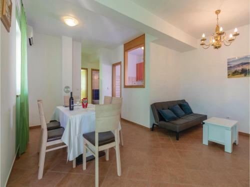 Two-bedroom Apartment In Ugljan