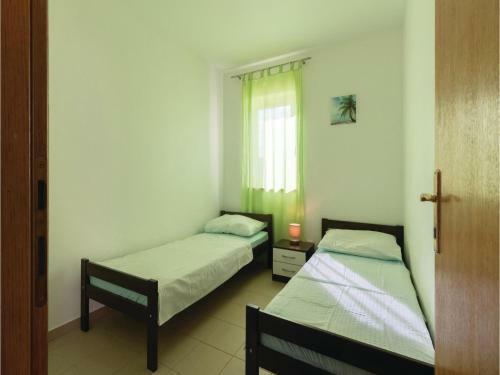 Two-bedroom Apartment In Ugljan