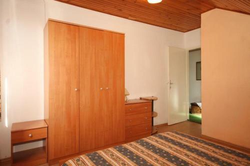 Apartments With A Parking Space Ugljan - 8241