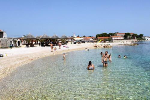 Apartments With A Parking Space Ugljan - 8430