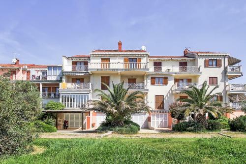 Hostal Nataly House With Apartments