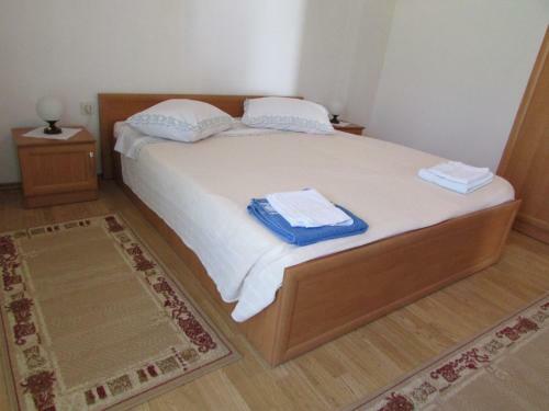 Mirela House With Apartment