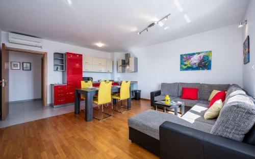 Laura House With Apartment