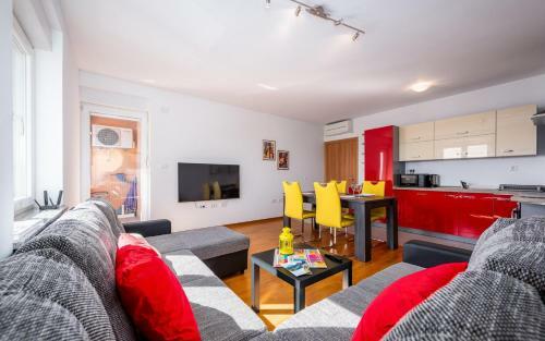 Laura House With Apartment
