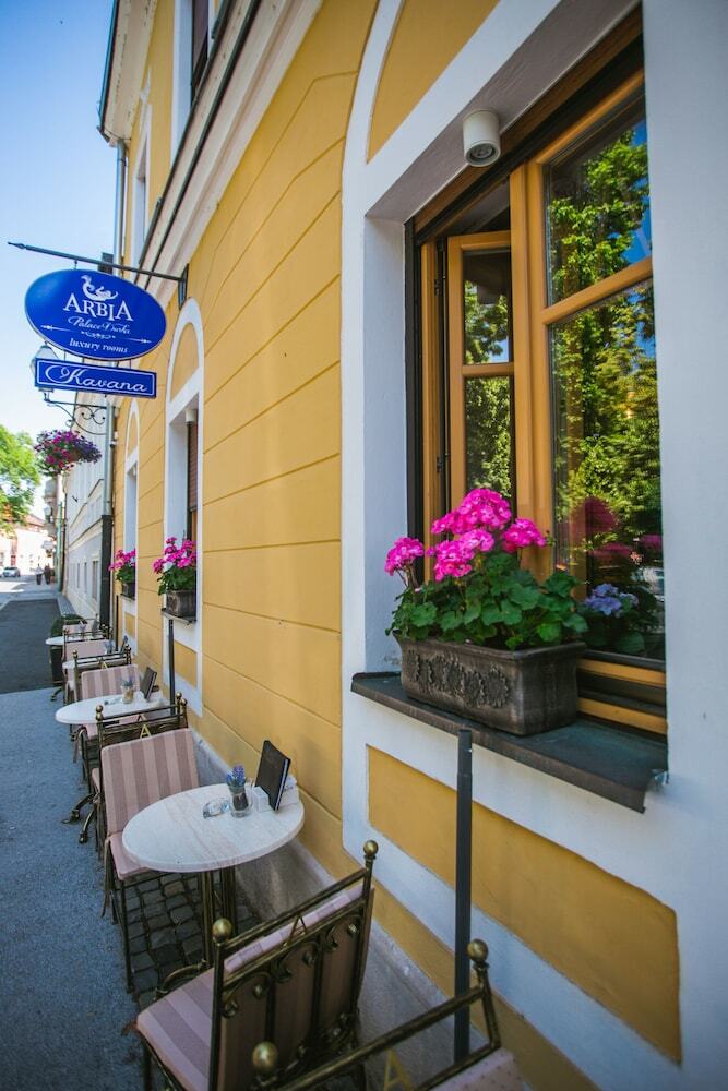 Bed & Breakfast Arbia Dorka Heritage Palace
