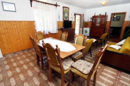 Apartments By The Sea Veli Iz (Iz) - 6255