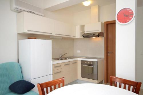 Apartment Verunic 8103a