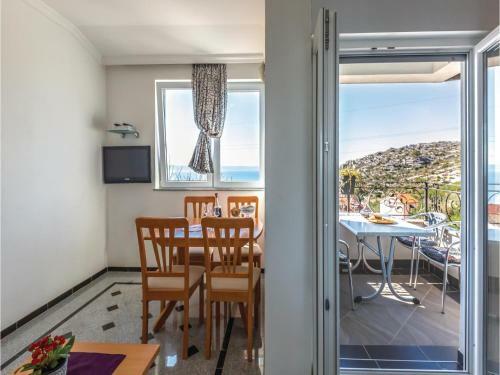 One-bedroom Apartment Makarska With Sea View 04