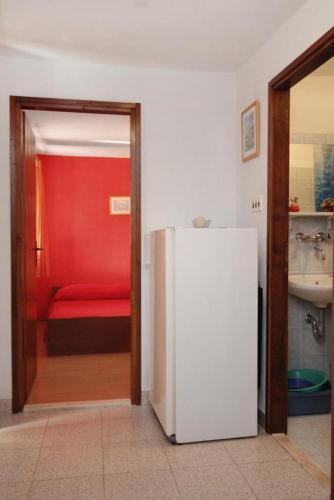 Family Friendly Seaside Apartments Vinisce (Trogir) - 5946