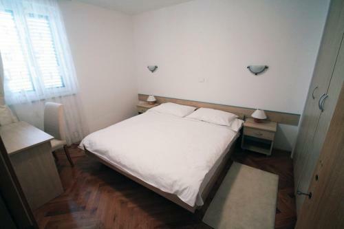 Apartments Jakov