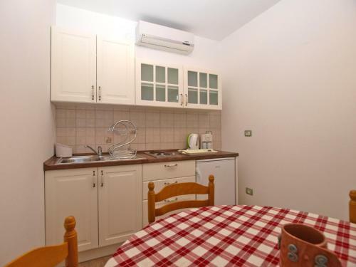 Apartments Edvino 387