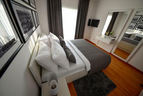 Sunset Deluxe Apartments