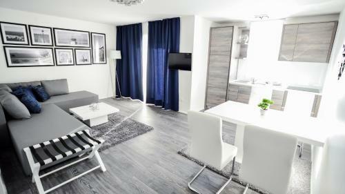 Sunset Deluxe Apartments