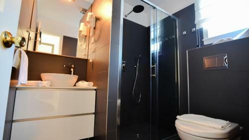 Sunset Deluxe Apartments