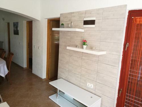 Apartment Ema Vir