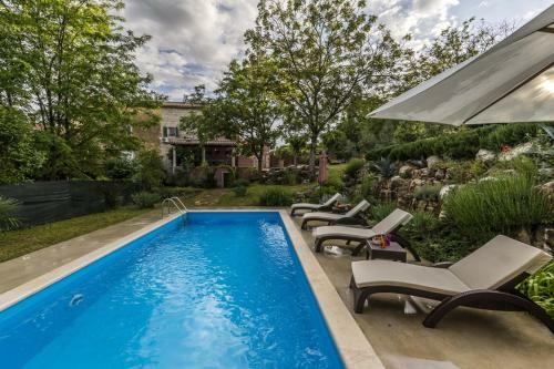Villa Katarina&luka With Beautiful Garden And Pool