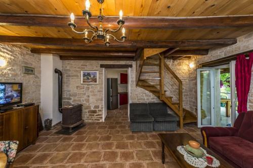 Villa Katarina&luka With Beautiful Garden And Pool