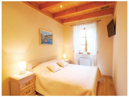 Four-bedroom Holiday Home In Vitaljina