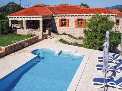 Four-bedroom Holiday Home In Vitaljina