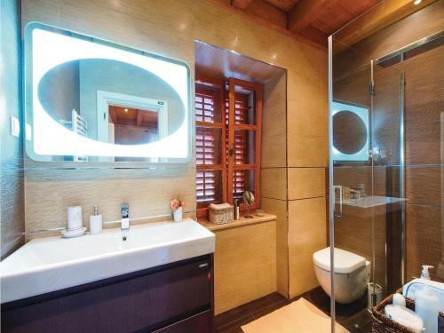 Four-bedroom Holiday Home In Vitaljina