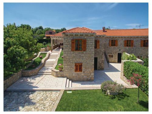 Four-bedroom Holiday Home In Vitaljina