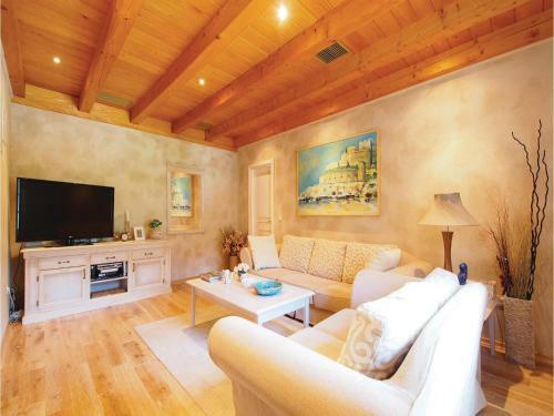 Four-bedroom Holiday Home In Vitaljina