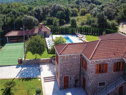 Four-bedroom Holiday Home In Vitaljina