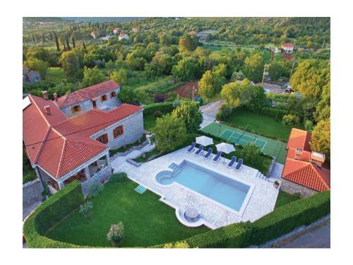 Four-bedroom Holiday Home In Vitaljina
