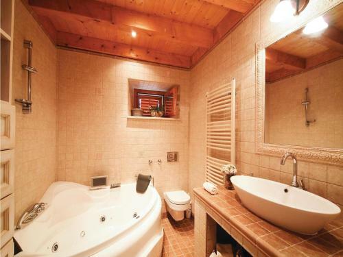 Four-bedroom Holiday Home In Vitaljina