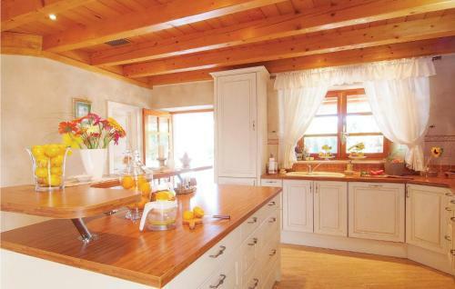 Four-bedroom Holiday Home In Vitaljina