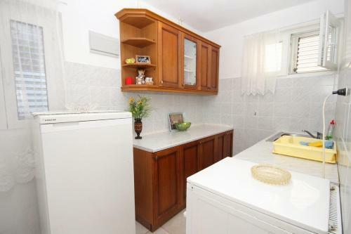 Apartments With A Parking Space Vlasici (Pag) - 9348
