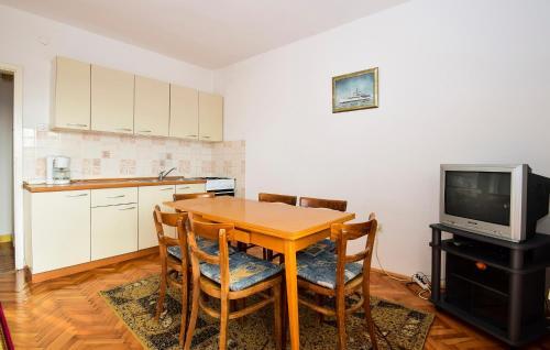 Apartment Komadina 1242