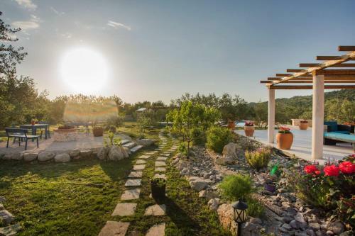 Villa Red Hacienda With Pool