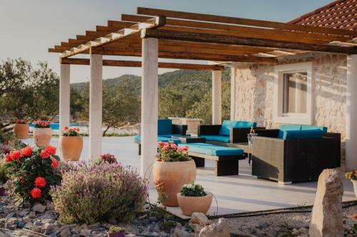 Villa Red Hacienda With Pool