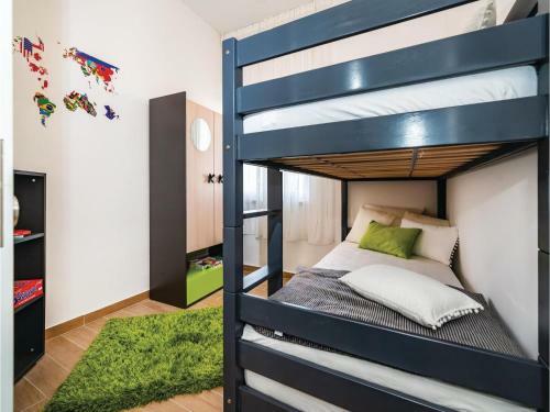 Six-bedroom Holiday Home In Vrana