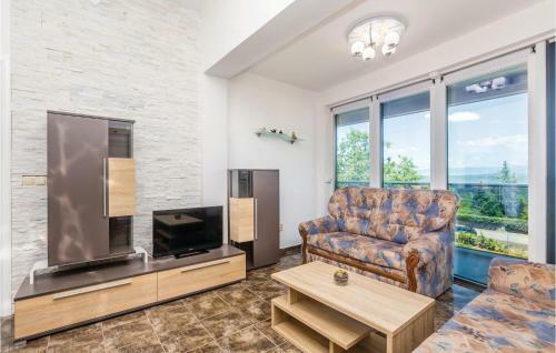Two-bedroom Apartment In Vrh