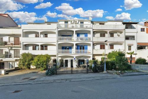 Apartments Maja 1298