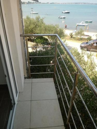 Apartments By The Sea Vrsi - Mulo (Zadar) - 12519