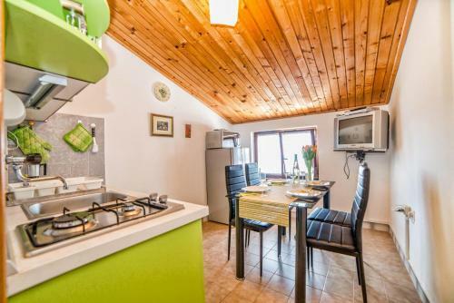 Hostal Apartments And Rooms Ana Pomer 217