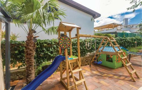 Four-bedroom Holiday Home In Vantacici