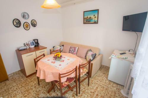 Hostal Apartment Complex Nevia