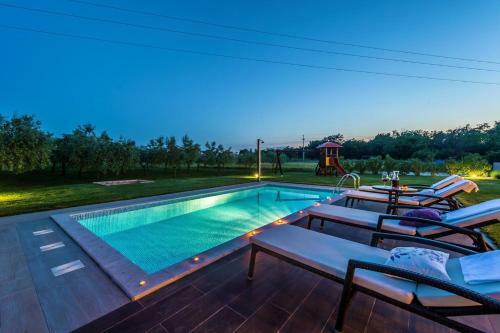 Villa Danelon With Pool And Olive Grove View
