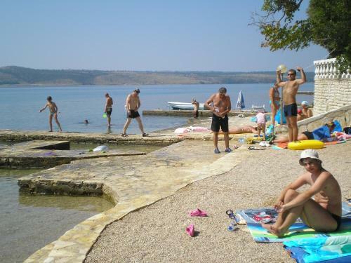 Hostal Pansion Adria Haus