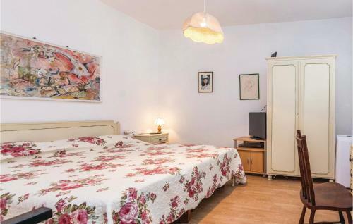 Three-bedroom Apartment In Posedarje
