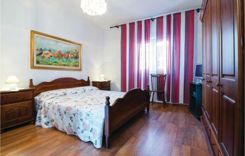 Three-bedroom Apartment In Posedarje
