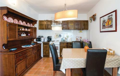 Three-bedroom Apartment In Posedarje