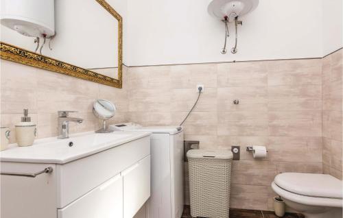 Three-bedroom Apartment In Posedarje