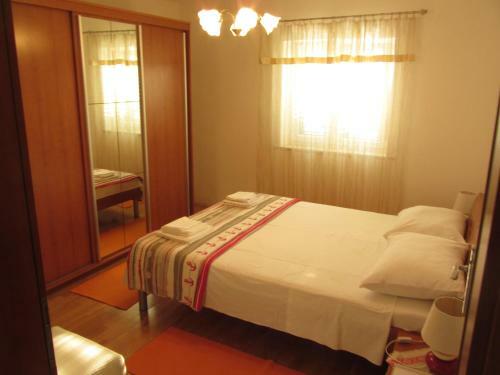 One Bedroom Apartment Jadran